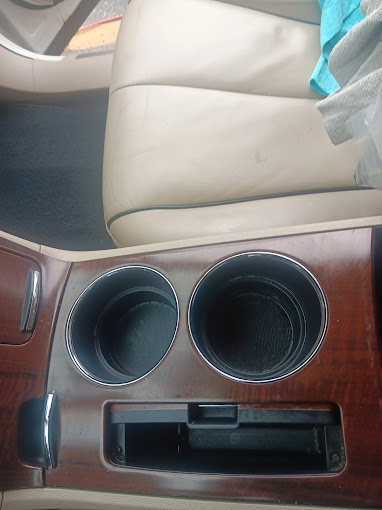 Console and cup holders cleaned to the seam